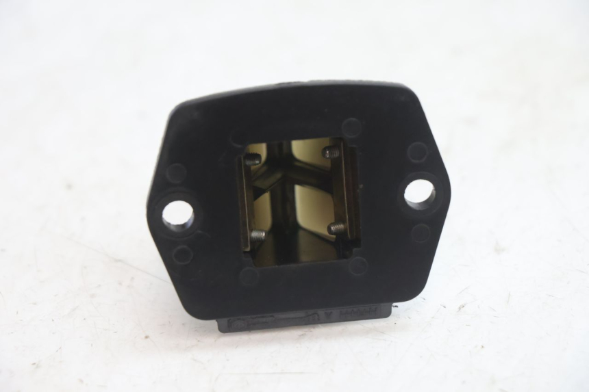 photo de INTAKE VALVE PIAGGIO TYPHOON 50 (2000 - 2009) - Technical close-up