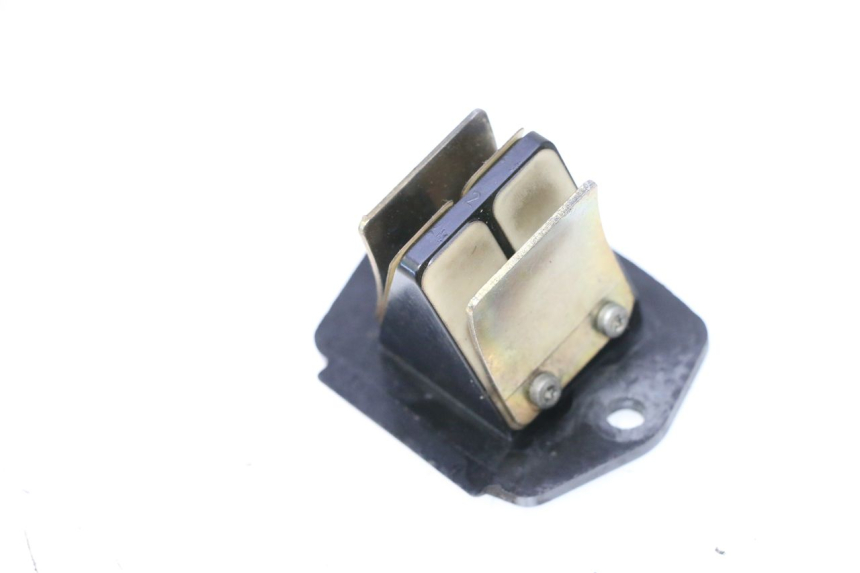 photo de INTAKE VALVE PIAGGIO TYPHOON 50 (2000 - 2009) - Alternative perspective
