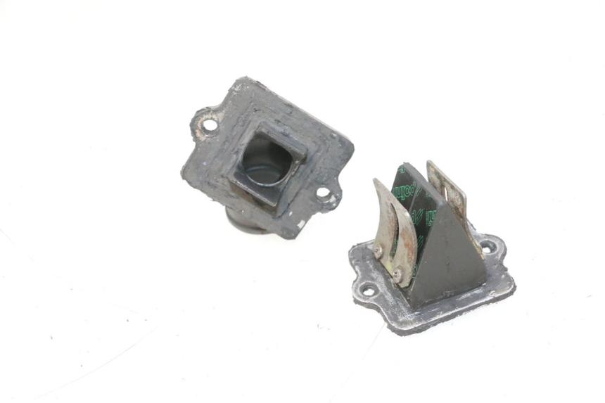 photo de REED VALVE ASSEMBLY PIAGGIO TYPHOON 50 (1993 - 1999) - Fixing points details