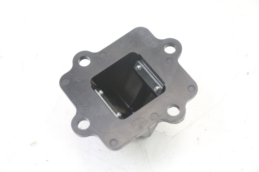 photo de INTAKE VALVE YAMAHA AEROX 50 (1997 - 2006) - Alternative perspective