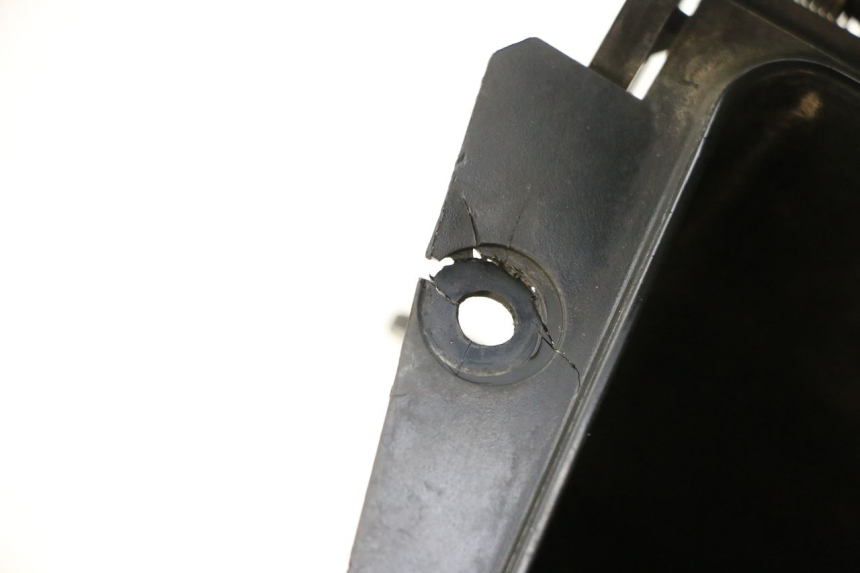 photo de GLOVE BOX YAMAHA FJR ABS 1300 (2006 - 2012) - Fixing points details