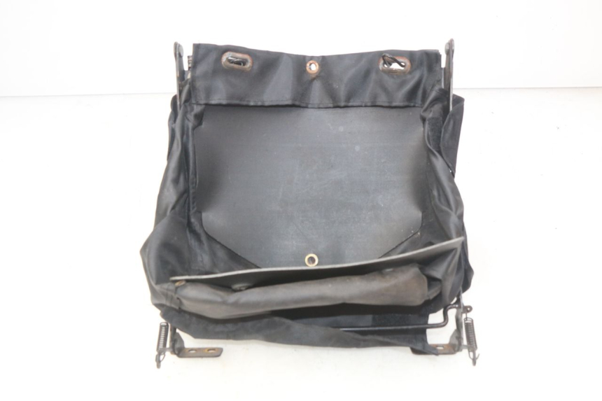 photo de GLOVE BOX KEEWAY HURRICANE 50 (2006 - 2019) - Fixing points details