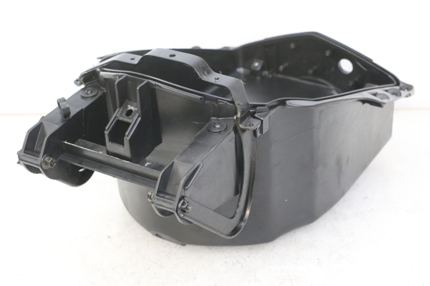 photo de GLOVE BOX PEUGEOT VIVACITY 125 (2010 - 2017) - Technical close-up