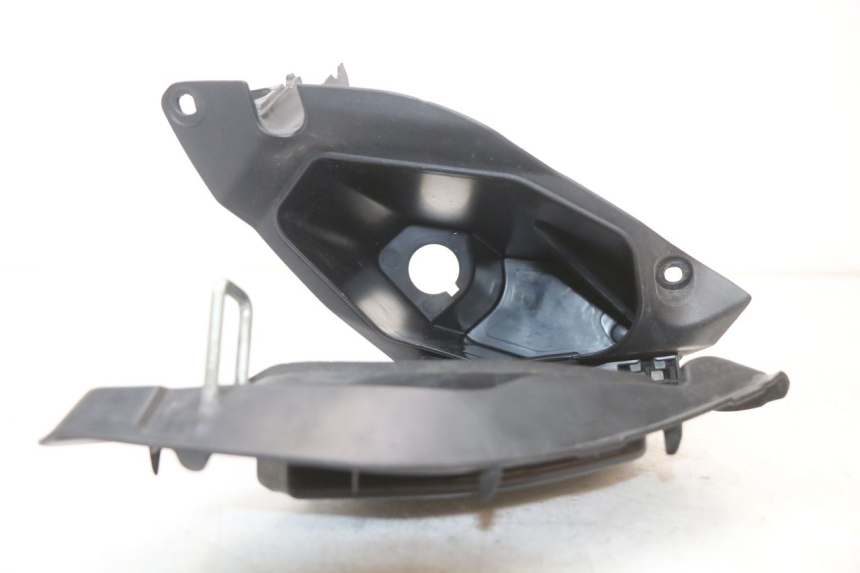 photo de GLOVE BOX YAMAHA XMAX X-MAX ABS 125 (2017 - 2020) - Technical close-up