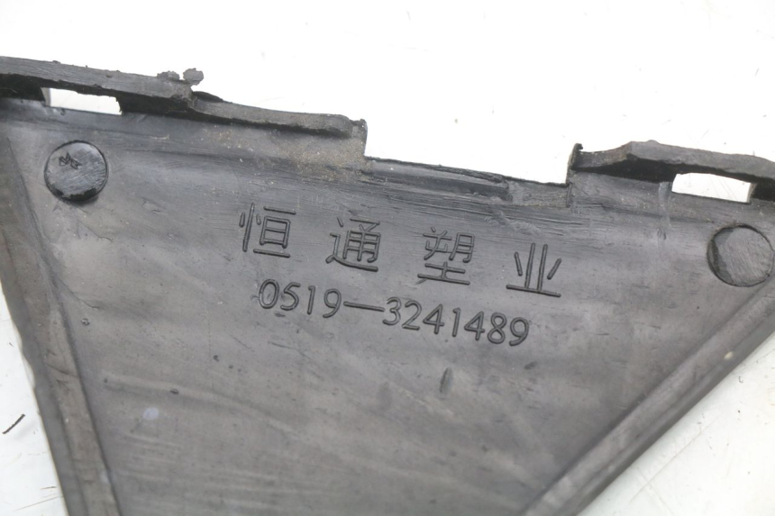 photo de GLOVE BOX SYM XS 125 (2007 - 2016) - Fixing points details