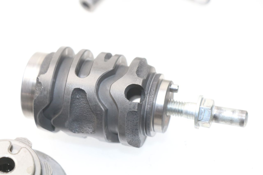 photo de GEARBOX HONDA CRF CR-F 450 (2001 - 2005) - Focus on structure