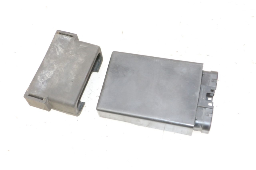 photo de CDI UNIT HONDA CBR RR FIREBLADE 900 (1992 - 1994) - Alternative perspective