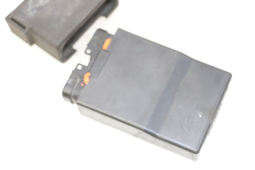 photo de CDI UNIT HONDA CBR RR FIREBLADE 900 (1992 - 1994) - Technical close-up