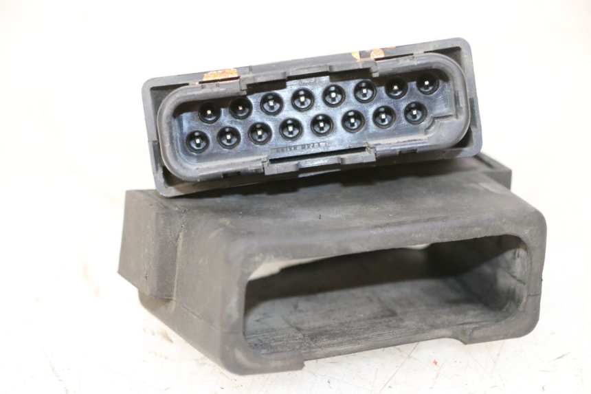 photo de CDI UNIT HONDA CBR RR FIREBLADE 900 (1992 - 1994) - Fixing points details