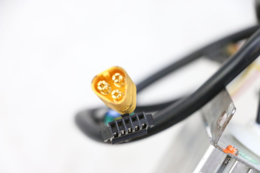 photo de CDI UNIT KUKIRIN G2 MASTER 1 - Fixing points details