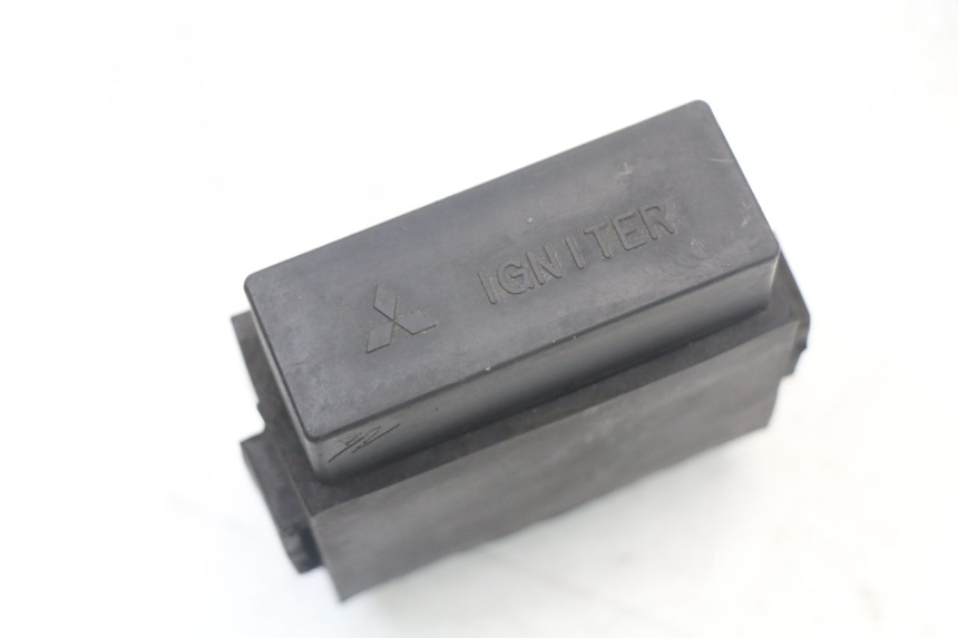 photo de CDI UNIT KAWASAKI GTR 1000 (1994 - 2004) - Alternative perspective