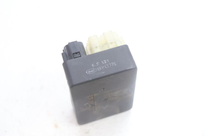photo de CDI UNIT HONDA SCV LEAD 100 (2003 - 2007) - Alternative perspective