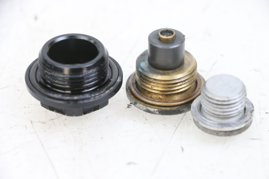 photo de ENGINE OIL CAP MV AGUSTA BRUTALE R WALLY 910 (2008 - 2008) - Component detail