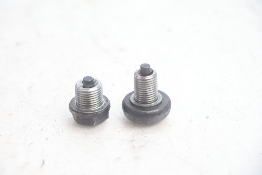 photo de ENGINE OIL CAP SUZUKI BURGMAN EXECUTIVE ABS 650 (2006 - 2012) - Zoom on usage condition