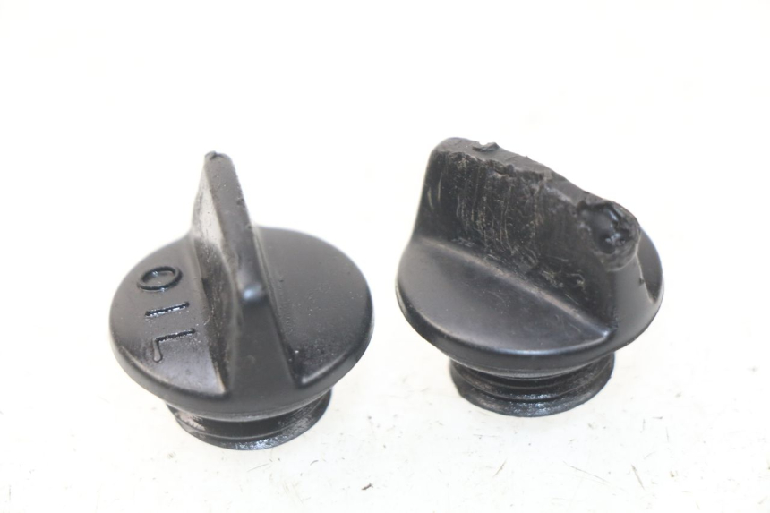 photo de ENGINE OIL CAP HONDA CRF CR-F 450 (2005 - 2008) - Zoom on usage condition