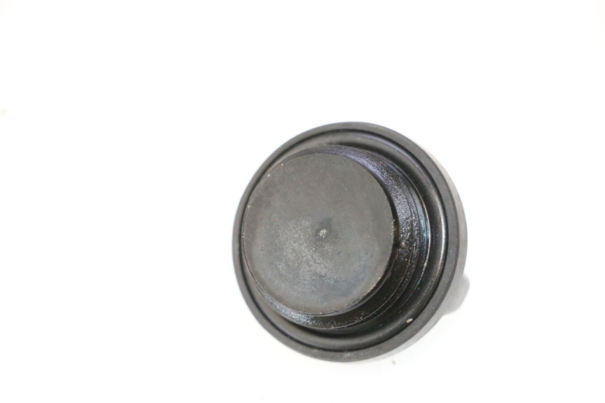 photo de ENGINE OIL CAP YAMAHA FJR 1300 (2001 - 2005) - Zoom on usage condition