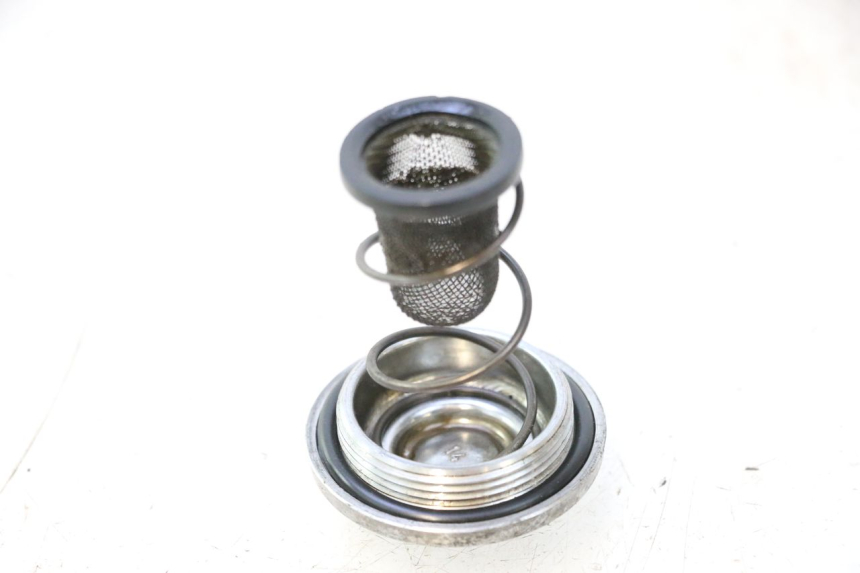 photo de ENGINE OIL CAP HONDA FJS SILVER WING SILVERWING 400 (2005 - 2008) - Alternative perspective