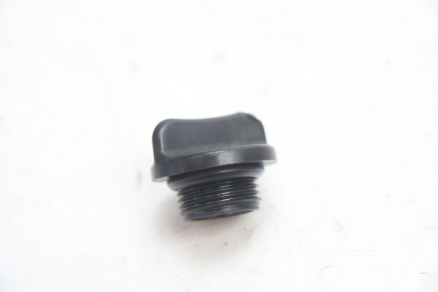 photo de ENGINE OIL CAP SUZUKI GSR 600 (2005 - 2012) - Zoom on usage condition