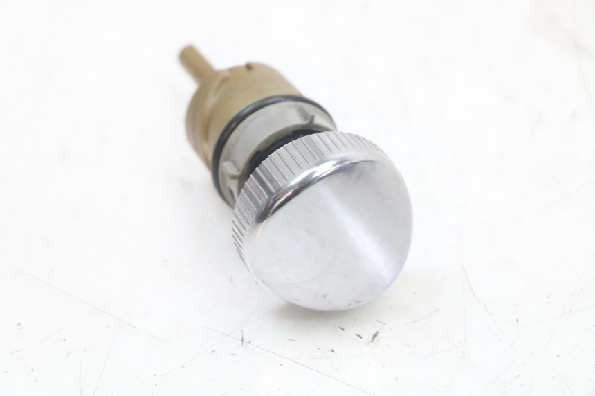 photo de ENGINE OIL CAP HARLEY DAVIDSON SPORTSTER XL CUSTOM 883 (1999 - 2006) - Alternative perspective