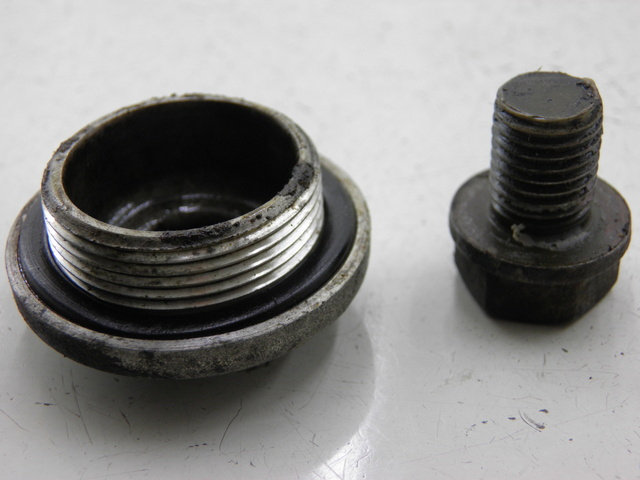 photo de ENGINE OIL CAP PEUGEOT V-CLIC VCLIC 50 (2007 - 2013) - Zoom on usage condition