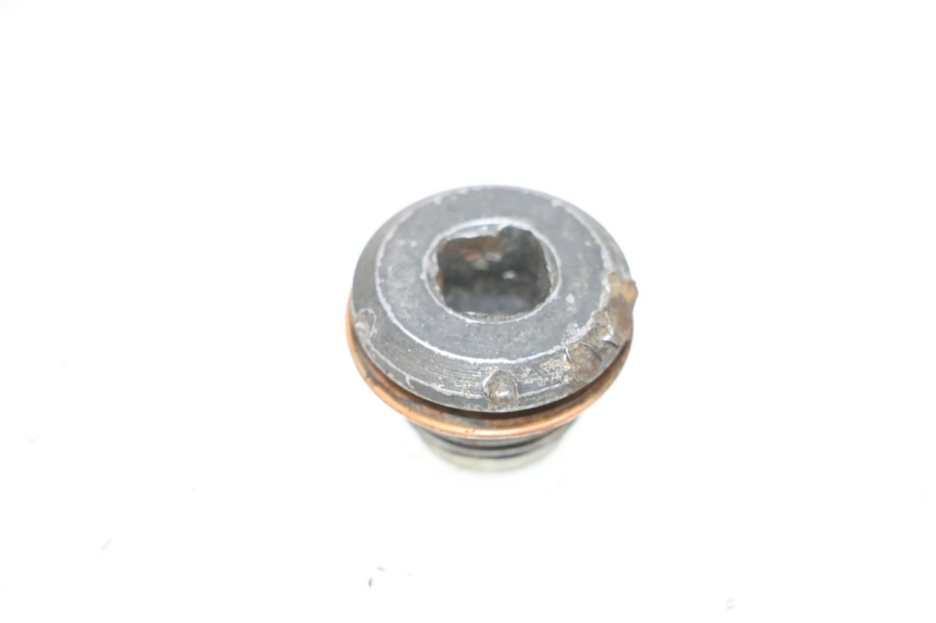 photo de ENGINE OIL CAP PEUGEOT SATELIS COMPRESSOR K15 125 (2006 - 2009) - Alternative perspective