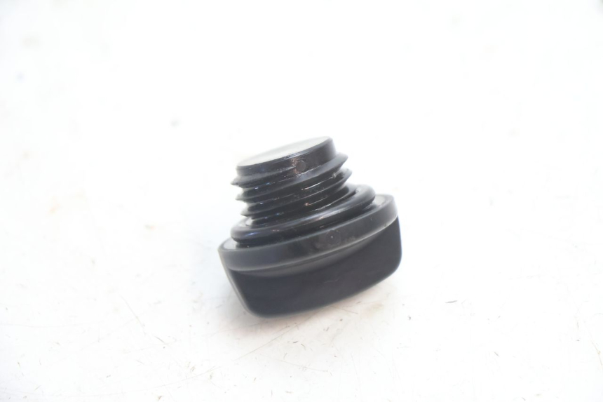 photo de ENGINE OIL CAP HONDA VFR FI RC46 800 (1998 - 2001) - Zoom on usage condition
