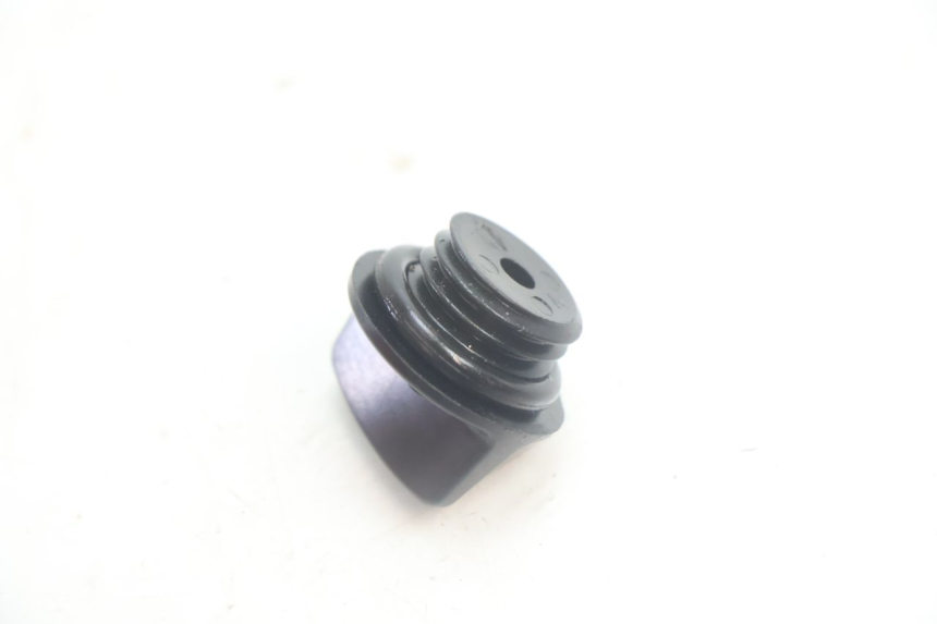 photo de ENGINE OIL CAP HONDA XLV VARADERO 125 (2007 - 2012) - Zoom on usage condition