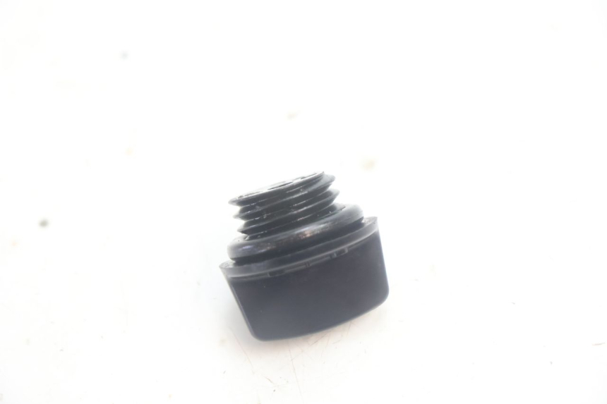 photo de ENGINE OIL CAP HONDA XLV VARADERO 125 (2007 - 2012) - Alternative perspective