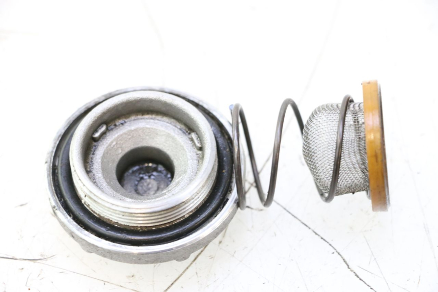 photo de ENGINE OIL CAP YAMAHA YP MAJESTY 125 (1998 - 2001) - Zoom on usage condition