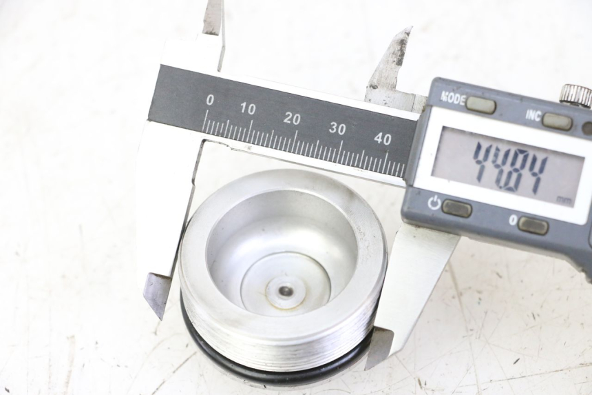 photo de FORK CAP APRILIA ETX 125 (1998 - 2002) - Component detail