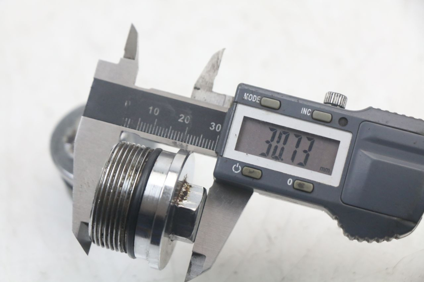 photo de FORK CAP PEUGEOT SATELIS 125 (2006 - 2009) - Technical close-up