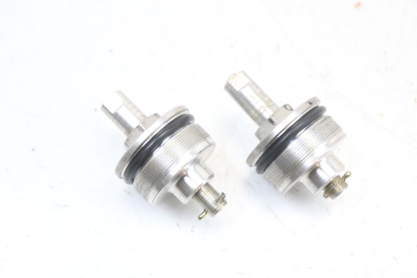 photo de FORK CAP SUZUKI SV S 650 (1999 - 2002) - Component detail