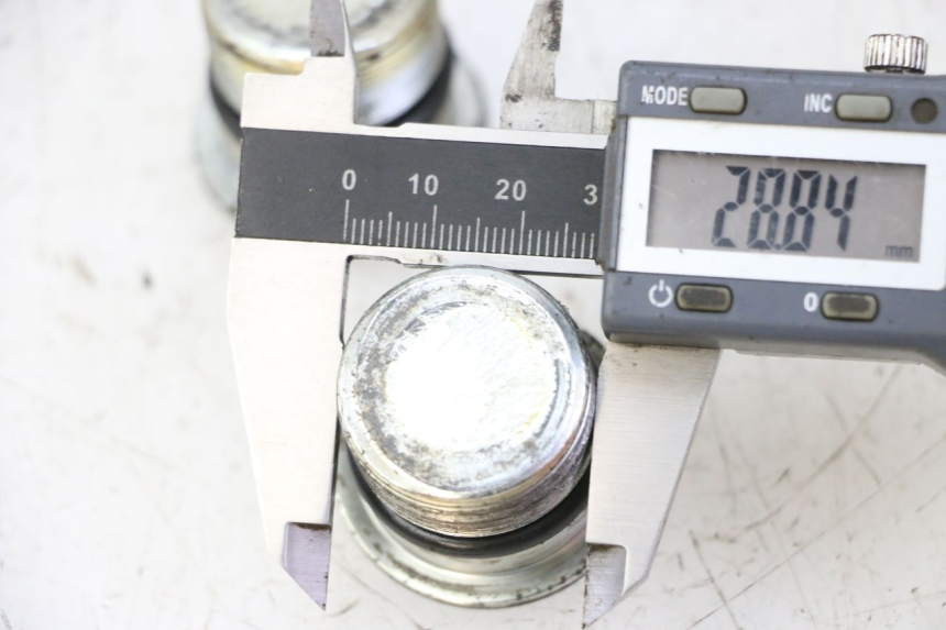 photo de FORK CAP PIAGGIO X9 EVOLUTION 125 (2003 - 2007) - Zoom on usage condition