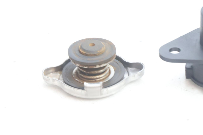 photo de RADIATOR CAP BMW C1 125 (2000 - 2003) - Alternative perspective