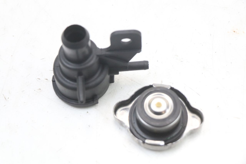 photo de RADIATOR CAP KYMCO DINK STREET ABS 125 (2011 - 2018) - Zoom on usage condition