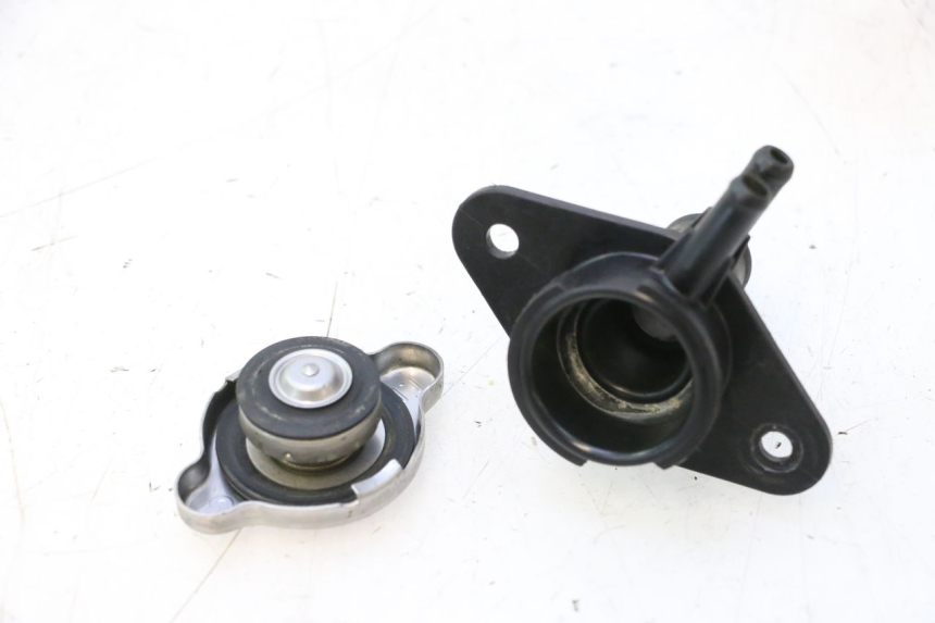 photo de RADIATOR CAP YAMAHA FJR 1300 (2001 - 2005) - Zoom on usage condition