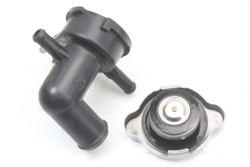 photo de RADIATOR CAP HONDA FJS SILVER WING SILVERWING 400 (2005 - 2008) - Alternative perspective