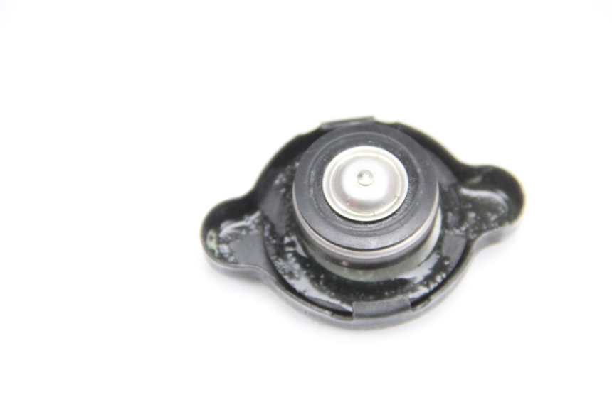 photo de RADIATOR CAP SUZUKI GSR 600 (2005 - 2012) - Zoom on usage condition