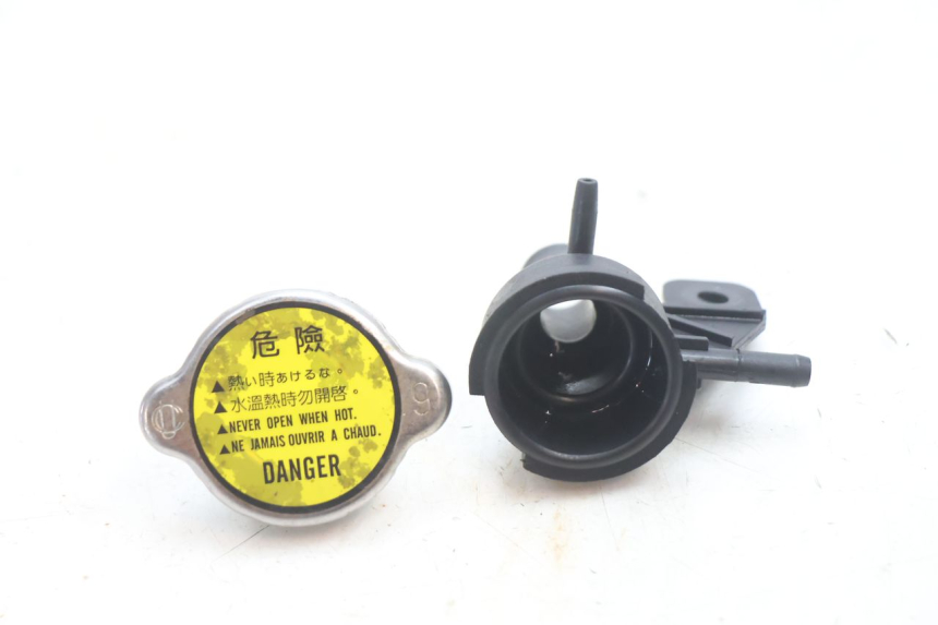 photo de RADIATOR CAP KYMCO MXU R 250 (2004 - 2010) - Alternative perspective