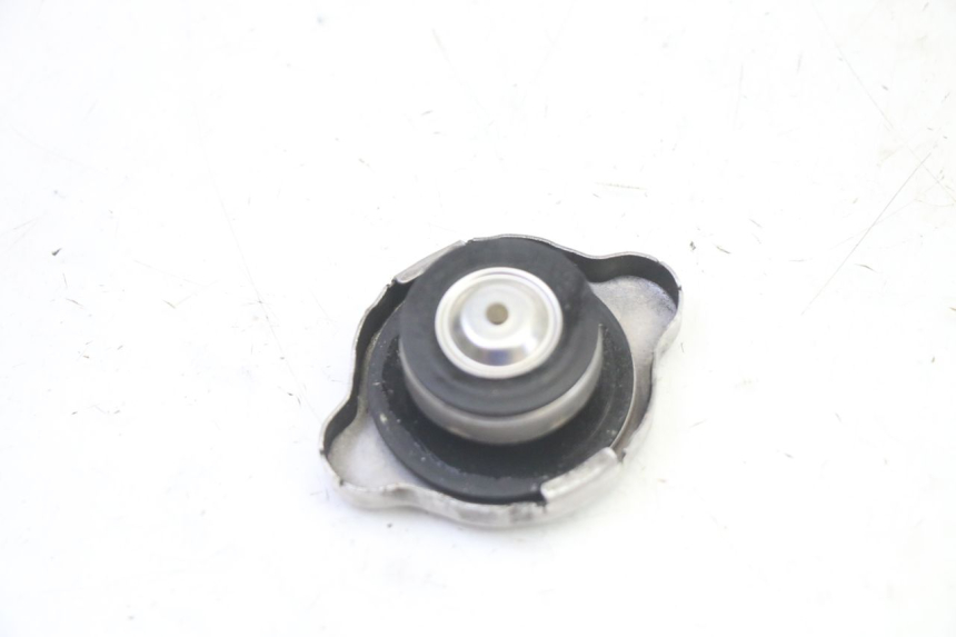 photo de RADIATOR CAP HONDA ST PAN EUROPEAN 1300 (2002 - 2013) - Zoom on usage condition