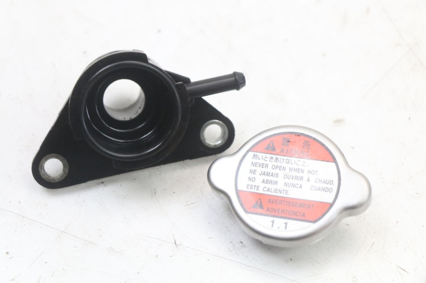 photo de RADIATOR CAP SUZUKI BURGMAN 125 (2018 - 2021) - Alternative perspective