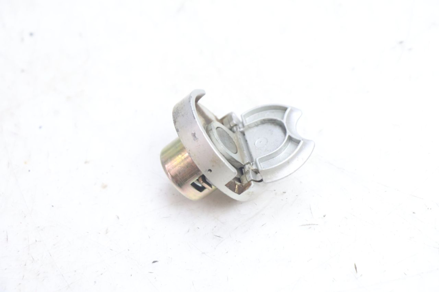 photo de FUEL TANK CAP KYMCO AGILITY FR 2T 50 (2012 - 2017) - Alternative perspective