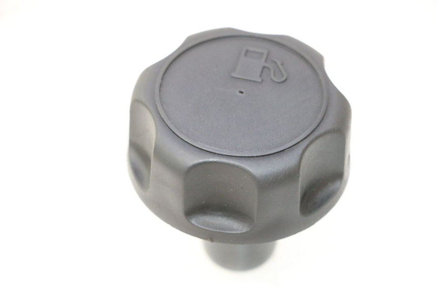 photo de FUEL TANK CAP MBK BOOSTER SPIRIT 50 (2004 - 2017) - Zoom on usage condition