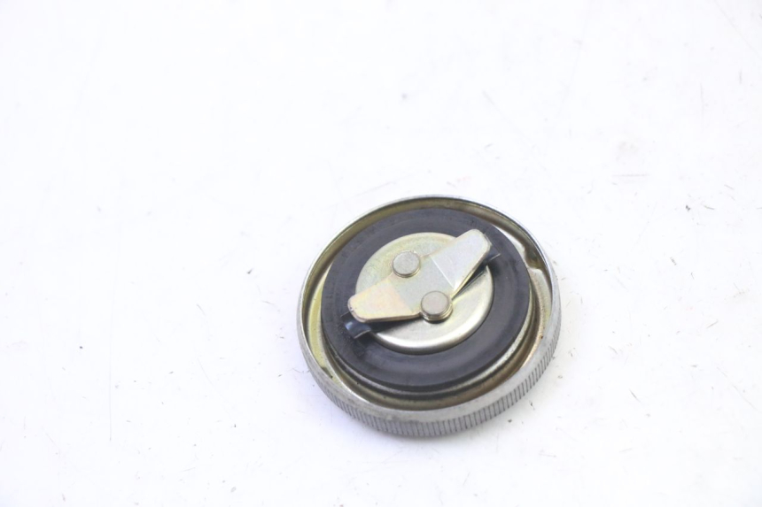 photo de FUEL TANK CAP YAMAHA BW'S 100 (1999 - 2002) - Zoom on usage condition