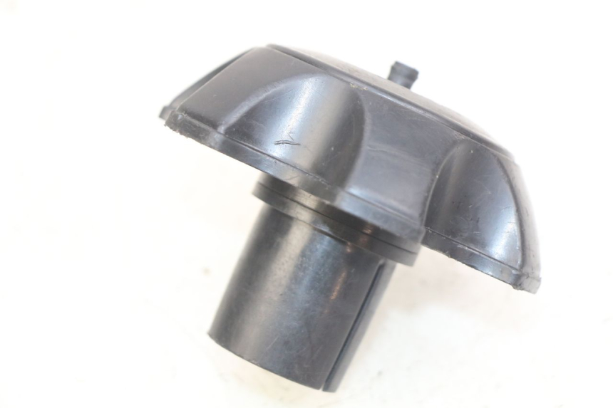 photo de FUEL TANK CAP HONDA CR 80 (2001 - 2003) - Zoom on usage condition