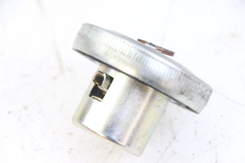 photo de FUEL TANK CAP SYM CROX 4T 50 (2016 - 2023) - Zoom on usage condition