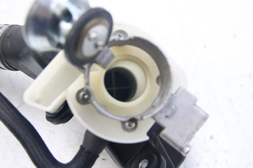 photo de FUEL TANK CAP YAMAHA D'ELIGHT DELIGHT 125 (2017 - 2020) - Alternative perspective