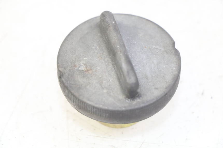 photo de FUEL TANK CAP HONDA FES PANTHEON 2T 125 (1998 - 2002) - Zoom on usage condition