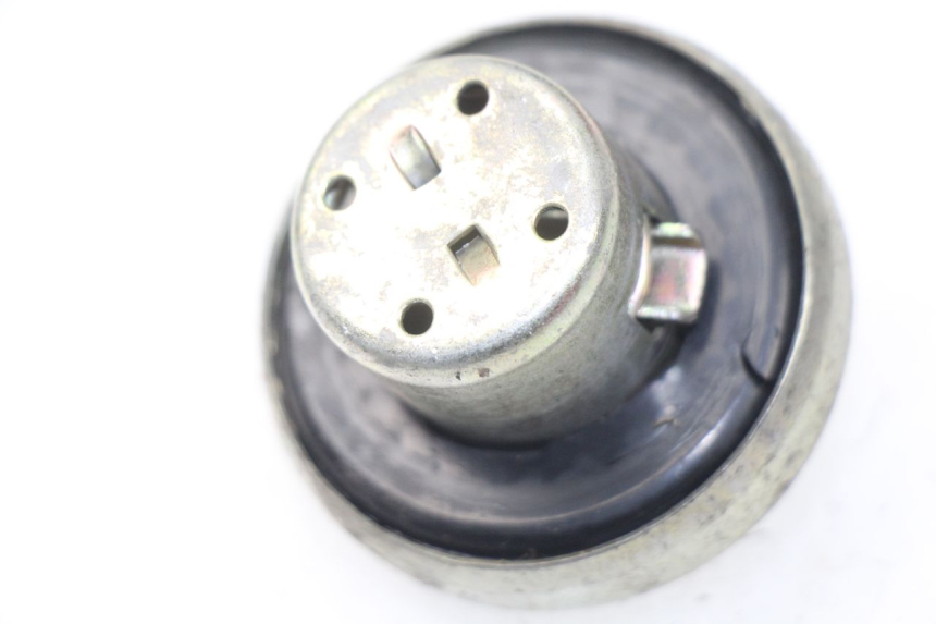 photo de FUEL TANK CAP LINTEX FEVER 2T 50 (2009 - 2022) - Zoom on usage condition