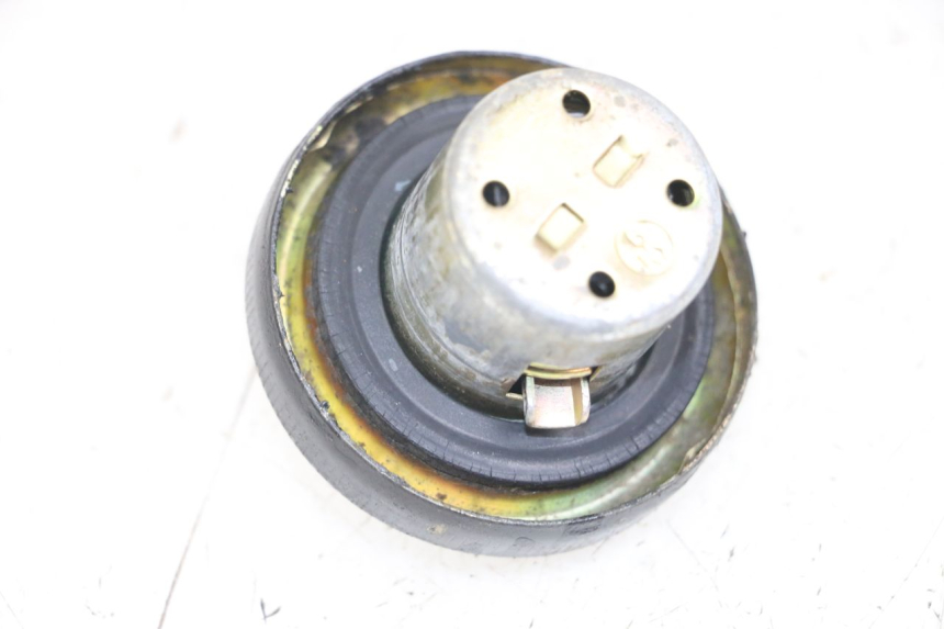 photo de FUEL TANK CAP SYM FIDDLE 2 50 (2008 - 2013) - Alternative perspective